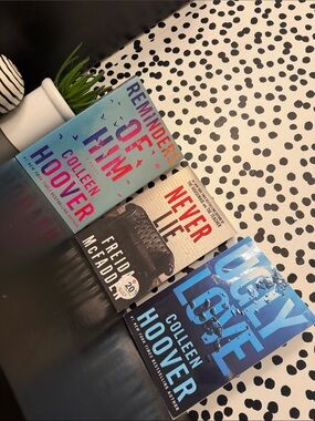 Colleen Hoover/Freida McFadden Paperback Book Bundle - Perfect Condition